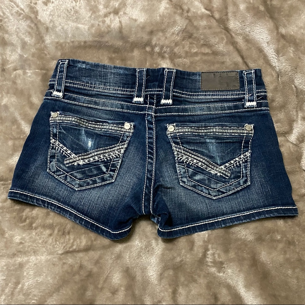 FREE SHIPPING!! BKE Sabrina Jean shorts